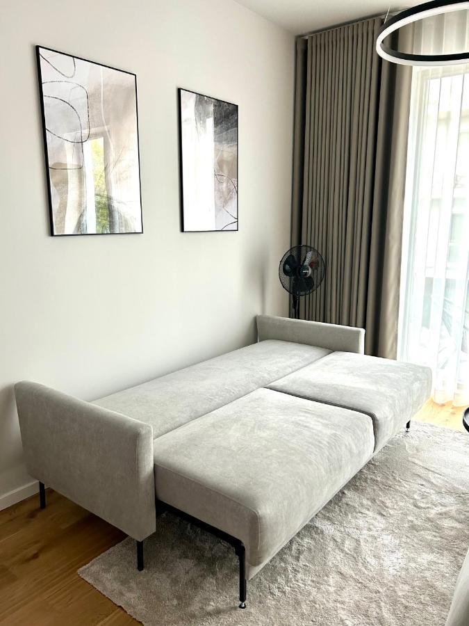 Esplanaadi 10 * Pärnu